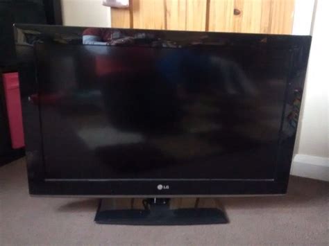 Lg has considered every part of the display in this. LG 32 INCH FULL HD TV 1080P WITH STAND AND REMOTE HARDLY ...