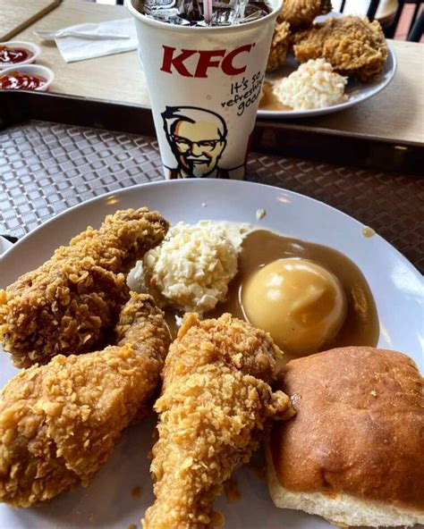 Kfc's 2 snack plate combo is priced at only rm20. KFC Belanja Makan PERCUMA 1 Set 2pcs Kombo (Snack Plate ...