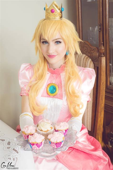 Luxlo Cosplay Princess Peach Princess Peach Cosplay Peach Costume Megan Coffey Make You Up