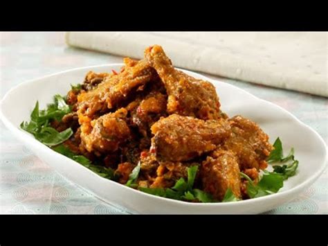 Ayam goreng sangat populer sehingga sering kali selalu menjadi bagian. ayam goreng telur asin - YouTube