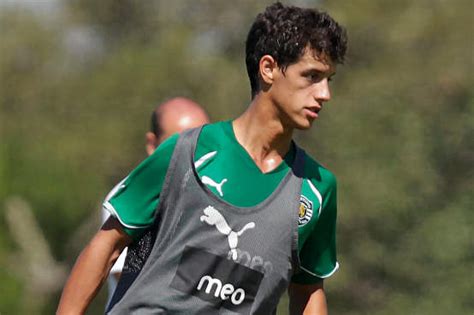 Maybe you would like to learn more about one of these? Bancada de Leão: Diogo Salomão no Sporting