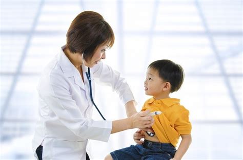 Demam yang disertai diare dan muntah, menunjukkan adanya infeksi saluran cerna. Mengatasi Muntah pada Anak dengan Bijaksana - Alodokter