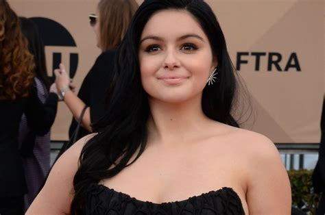 Ariel Winter Flaunts Chest Scars At Sag Awards