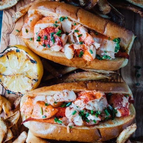 Maine Brown Butter Lobster Rolls Lobster Roll Recipes Fish Recipes