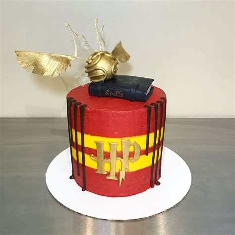 Harry Potter Snitch Drip Cake from @sakurabakingco on ...