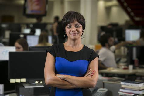 A jornalista vera magalhães respondeu a deputados ligados a jair bolsonaro com cópia de seu contrato. Vera Magalhães assume comando do Roda Viva - 04/12/2019 ...