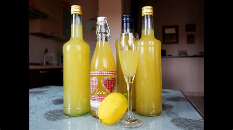 Segui i consigli di giovanni per preparare il tuo limoncello, un liquore realizzato con le scorze di limone da sempre. Limoncello fatto in casa - Le video ricette di Lara - YouTube