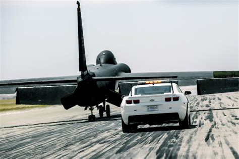 Controlled Crash Landing Of U2 Spy Plane Using 140 Mph Chase Cars