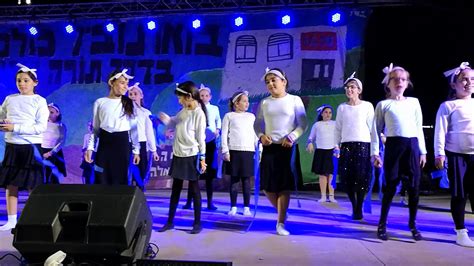 המצרכים חוזרים על עצמם אבל כל התמונות מבלבלות. ‫ריקוד שבט נבטים בני עקיבא סניף מודיעין מק"ש -2017‬‎ - YouTube