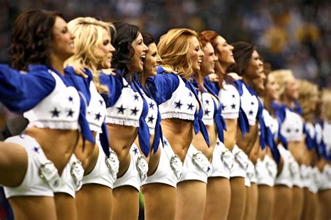 Dallas Cowboys Cheerleaders Leg Hike Cheerleader Images Cheerleading Photos Cheer Pics