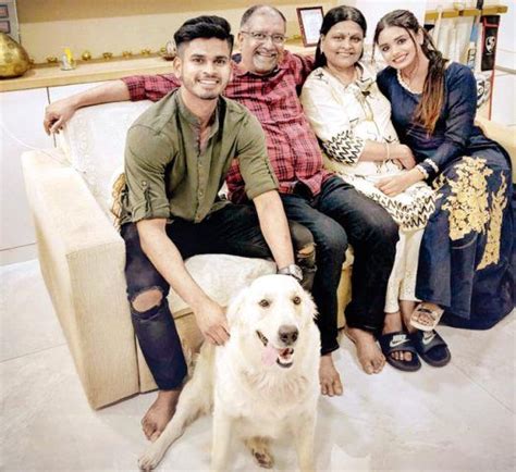 Know about shreyas iyer's biography, batting and bowling stats, career info, family details and more. Shreyas Iyer (Cricketer) Height, Age, Girlfriend, Family ...
