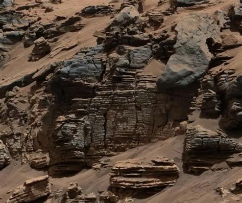 Nasas Curiosity Rover Finds Opal Filled Water Halos On Mars