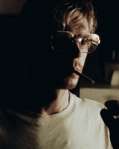 Evan Peters As Jeffrey Dahmer In Monster The Jeffrey Dahmer Story