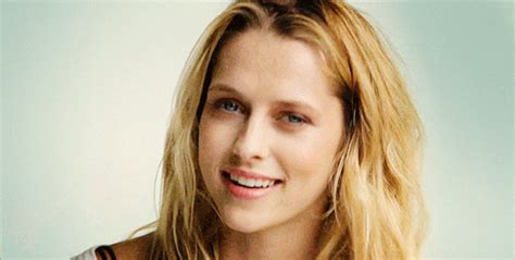 She was brought up by her mother in a public housing project after the split of her parents. Tumblr | Teresa palmer, Teresa palmer kristen stewart ...