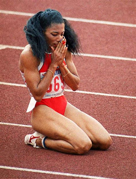 Florence Griffith Joyner Aka Flo Jo Winning Gold At The 1988 Olympics Roldschoolcool