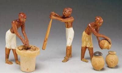Ancient egypt was the land of tutankhamen (king tut), cleopatra, ramses ii and landmarks like the great pyramid at giza, the sphinx and the nile river. صناعة البيرة والنبيذ