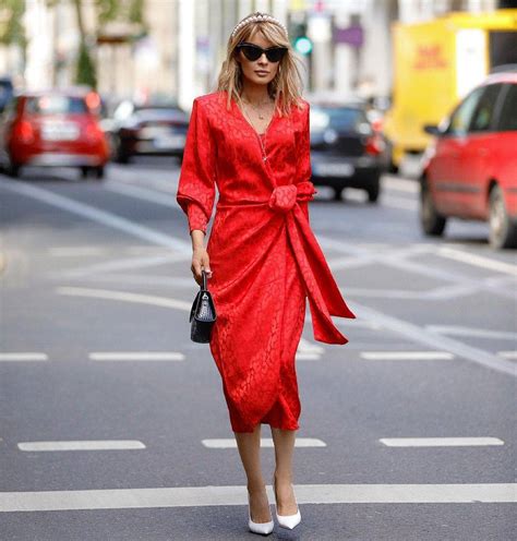 Cómo combinar un vestido rojo con estilo