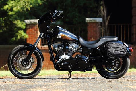 Understanding how much a motorcycle paint job should cost everything you need to know about starting a motorcycle club how to prevent speed wobbles on a motorcycle: biker excalibur II: 2009 Harley Davidson Dyna Super Glide ...