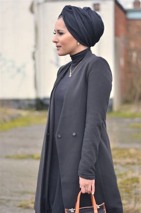 Attacher les extrémités du foulard bandana, au niveau la nuque. Comment mettre, porter le Hijab ? en 2020 | Mode hijab ...