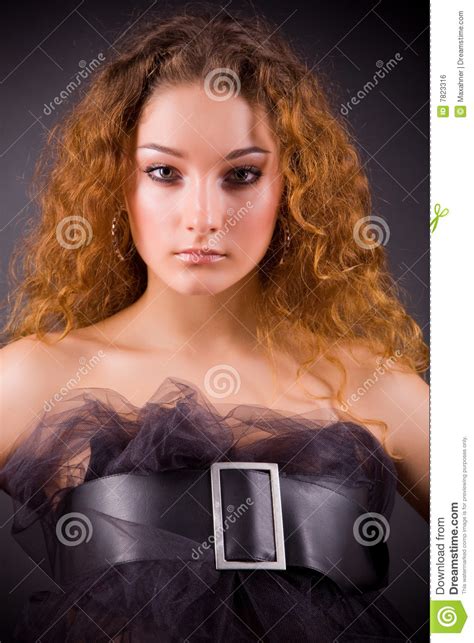fille red haired sensuelle photo stock image du assez 7823316