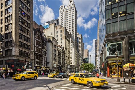 An Overview Of Shopping On New Yorks Famous 5th Avenue