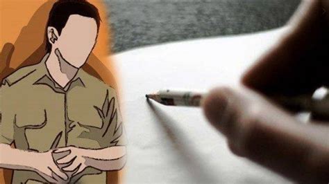 Siasatan awal mendapati bahawa kes tersebut berlaku pada 24 januari 2018 dan. Guru SMP PNS Ngamuk di Kantor Disdukcapil, Sampai Lempar ...