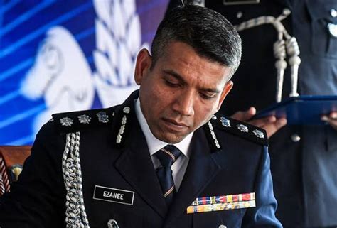 Petaling jaya district police chief ezanee mohd faisal. 100 anggota polis kawal keselamatan - Nik Ezanee Mohd ...