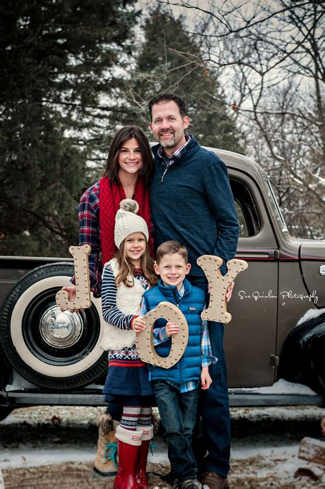 Outdoor Holiday Photo Shoot Christmas Mini Session Vintage Truck