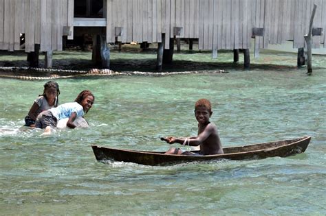 Traditional Dugout Canoes Of Solomon Islands Kslofliving Oceans