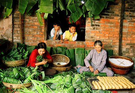 Tết nguyên đán là lễ hội lớn nhất trong các lễ hội truyền thống của việt nam, là điểm giao thời giữa vậy tết nguyên đán thực chất có nguồn gốc từ đâu và ý nghĩa tên gọi của nó là như thế nào? (Tết) - Vietnamese New Year | Vietnam Travel Information