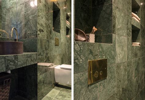 Marmeren tegels zijn klassiek, hip en ontzettend stijlvol. Kleine smalle badkamer in groen marmer | Inrichting-huis.com