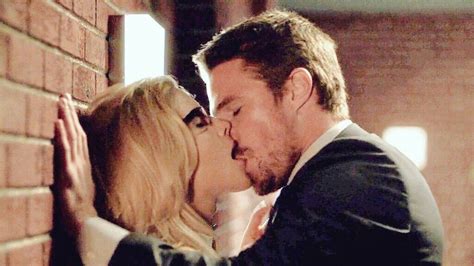 Oliver And Felicity Kiss Arrow 06x04 Olicity Oliver And Felicity Kiss Oliver Queen Felicity
