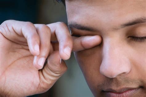 This is a review regarding how the allergic response of the immune system occurs and why certain people become allergic. Eye allergy (allergic conjunctivitis) - myDr.com.au