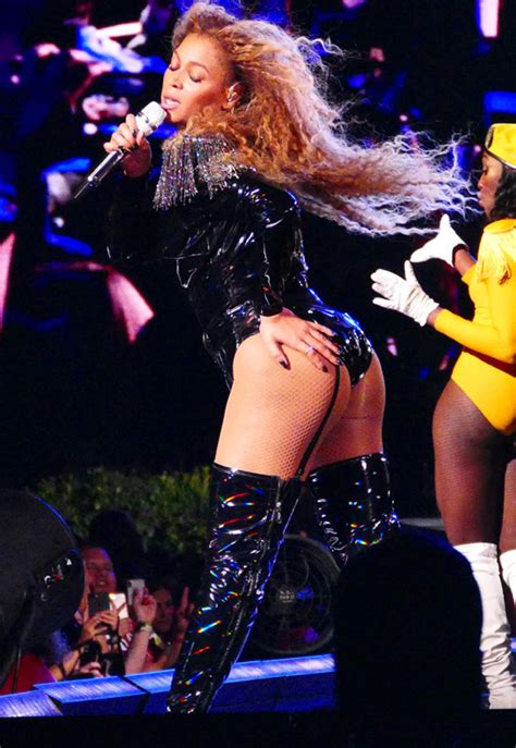 Beyonces Wildest Wardrobe Malfunctions Coachella And More Mishaps