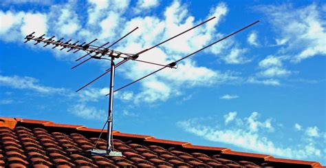 Antena tv digital ini cocok digunakan indoor atau dalam ruangan. 10 Antena TV Terbaik, Rekomendasi Indoor dan Outdoor Andalan