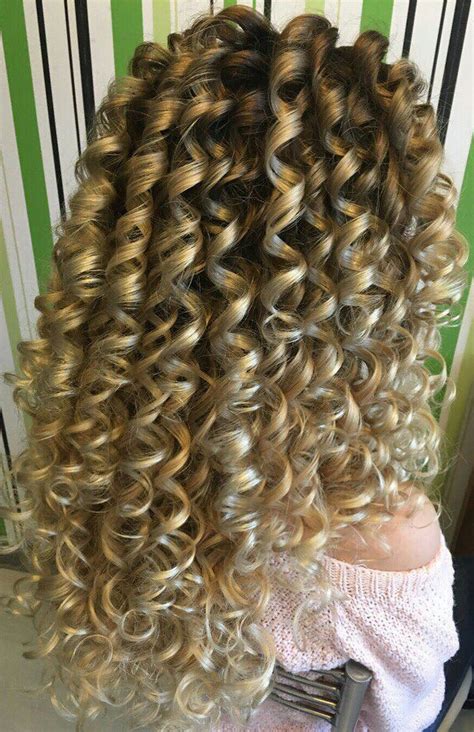 These days women with perms are showing off new ways to rock them, with the future in mind. If I ever get a perm, I want it like this | Big curls for ...