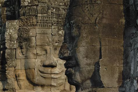 As with all five bridges, the bridge here is flanked by two sets of statues recreating a scene taken from the legend of the churning of the sea of milk. File:Das Lächeln von Angkor.jpg - Wikimedia Commons