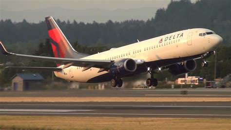 Delta Air Lines N3772h 737 800 Takeoff Portland Airport Pdx Youtube