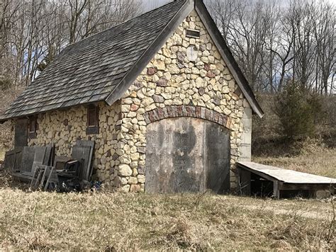 An Old Stone Building In The Middle Of Nowhere Rpics