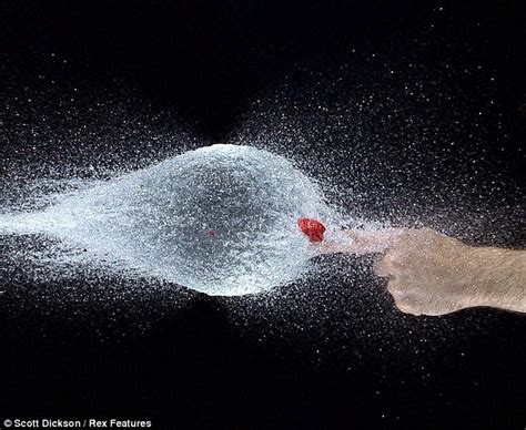 Now Thats Some Explosive Artwork Photographer Captures Moment Water