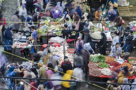 Keramaian Pasar Jelang Lebaran Antara Foto