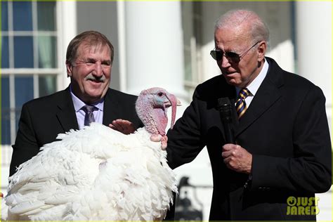 photo joe biden pardons two turkeys thanksgiving 18 photo 4860230 just jared entertainment