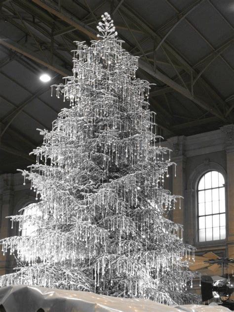 Stunning Swarovski Crystal Christmas Tree At Zurich Train Station