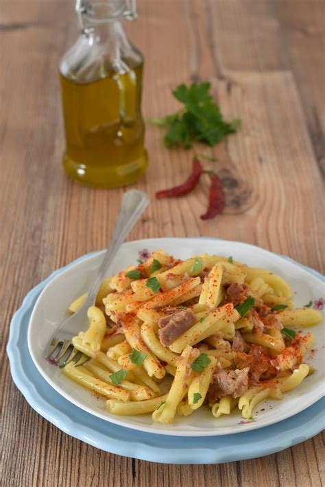 In particolare ha effetto antiaggregante, quindi favorevole per il sistema cardiovascolare, rafforza il il sistema immunitario e. Pasta con tonno in bianco | Ricette, Cibo etnico, Cucina ...
