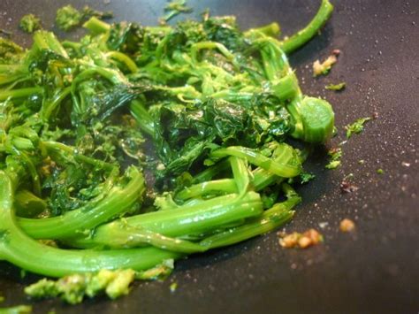 Saute The Broccoli Rabe With Olive Oil And Garlic Broccoli Broccoli