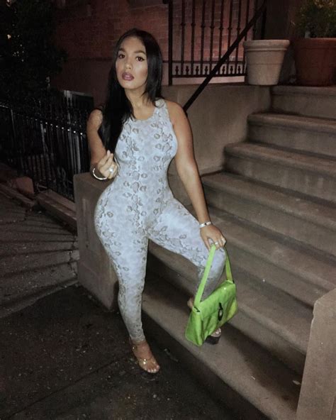 Yaris Sanchez On Instagram “posted On Carrie Bradshaws Doorsteps 💅🏾” Fashion Women Night