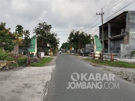 Setelah mendengar kesemua lagu negeri, lagu kebesaran negeri perak adalah sangat sesuai untuk dijadikan sebagai lagu kebangsaan negara. Sejarah Asal Usul Dusun Pedes Perak Jombang | Kabar Jombang