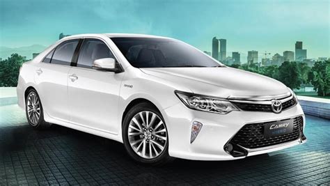 The 2018 toyota camry is one of the most popular cars on the planet, and a bestselling sedan in the u.s. 2018 Toyota Camry Hybrid Launched In India At Rs 37.22 ...