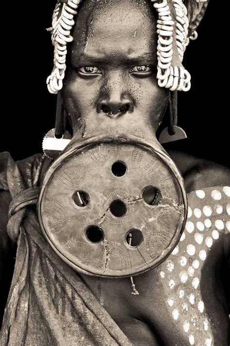 African Portraits By Mario Gerth Mode Bizarre Mursi Tribe Photo