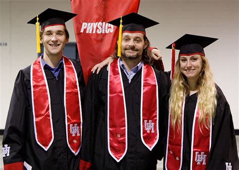 Physics Majors Celebrate Graduation University Of Houston